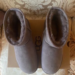 UGG Classic Mini ii boots Color:Shade Size US 9 Brand New w/ Box